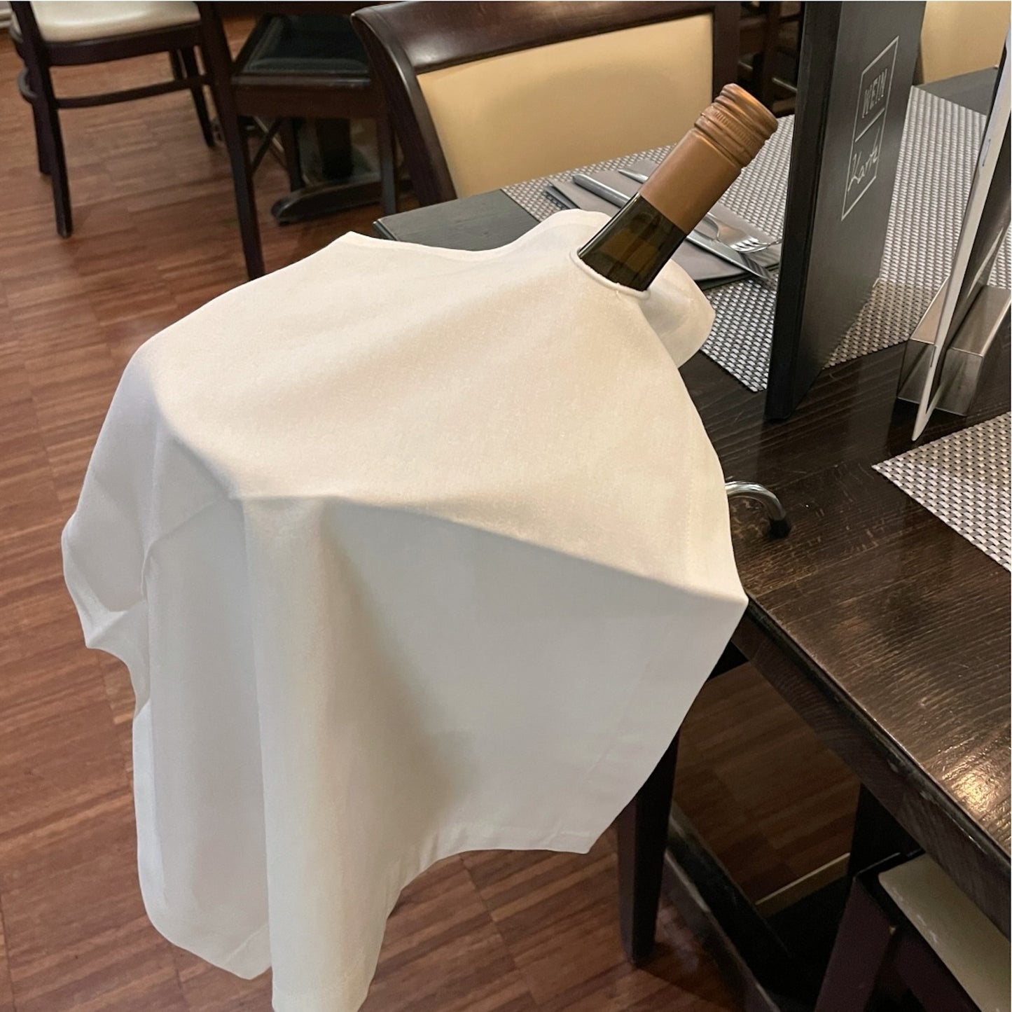 Weinservietten – Wein- Champagner- oder Sektserviette mit Öffnung für Flaschenhals– Saugfähige – Ansicht 4