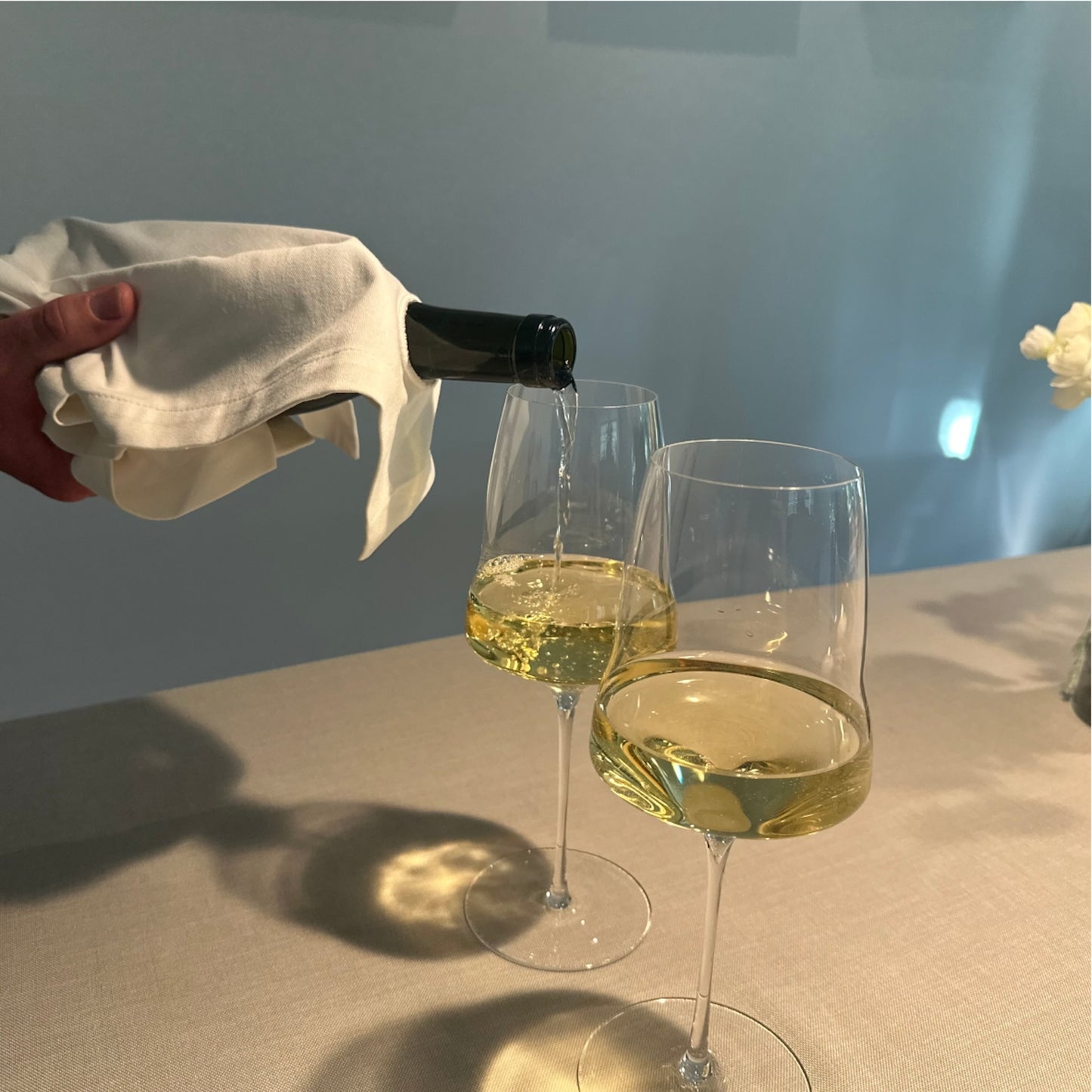 Weinservietten – Wein- Champagner- oder Sektserviette mit Öffnung für Flaschenhals– Saugfähige – Ansicht 2