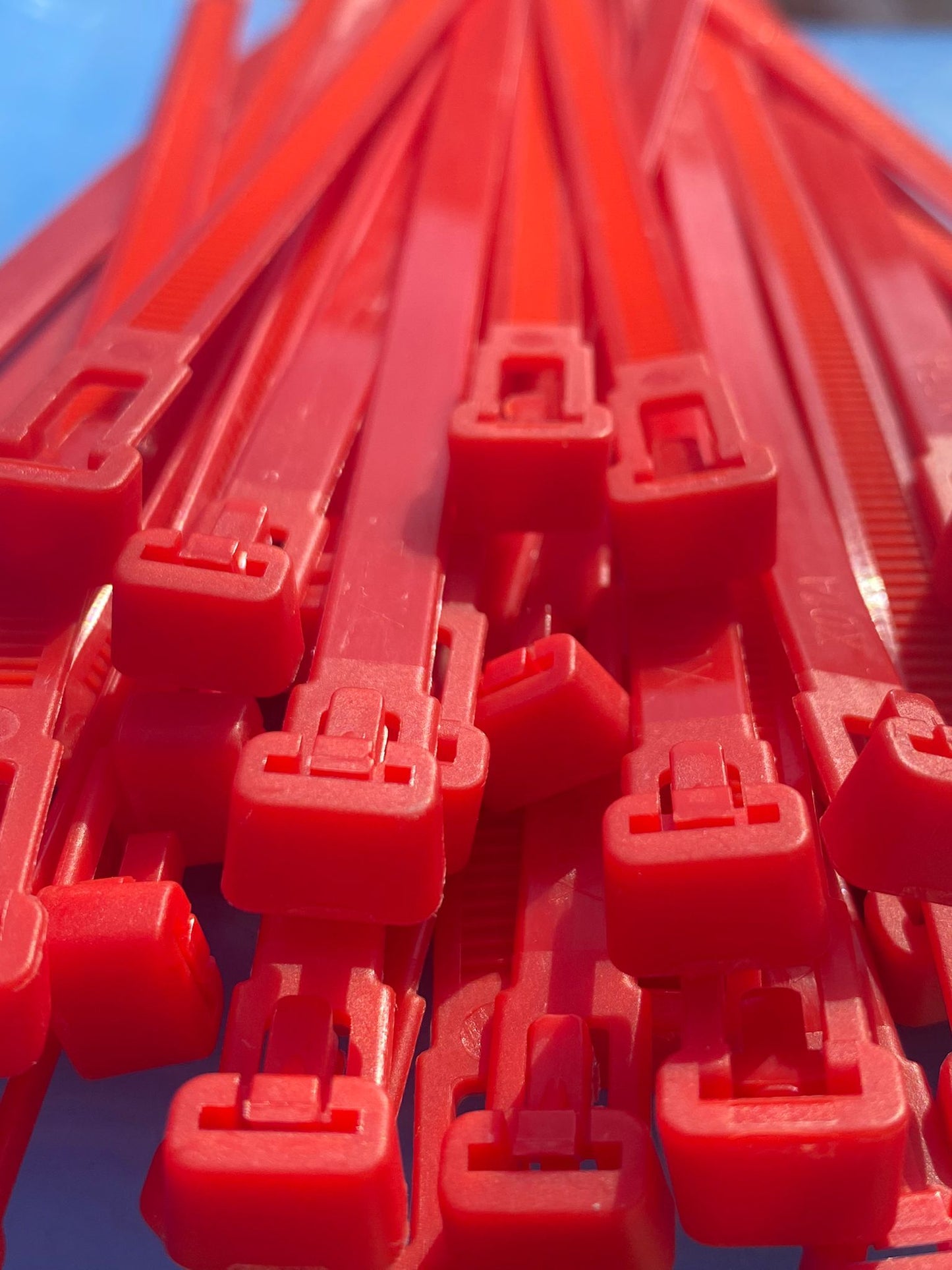 intervisio Kabelbinder Wiederverschließbar, 200mm x 7,6mm, 100 Stück, Rot